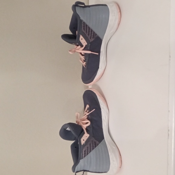 Under Armour Grey Blue with Peach Sneakers Size 5Y - Picture 5 of 6